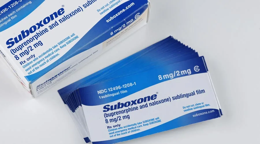 Suboxone 8 mg2 mg sublingual film packets and prescription packaging